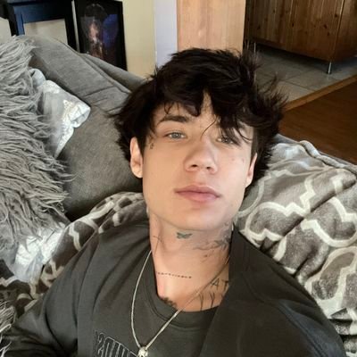 hxsslips's profile picture. Jaden is my safe place 
@jxdn