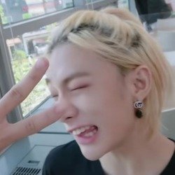 '𝟡𝟜 𝕝𝕚𝕟𝕖𝕣 • 𝕗𝕒𝕟 𝕒𝕔𝕔 🍓 Stray Kids, EXO and SVT connoisseur 🍓 Saw SKZ at FW barricade x2 so Lee Know could see my Jireumi shirt
