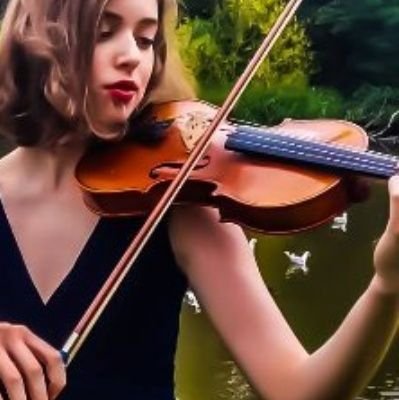 Violinist, Pianist, Composer🎻 PhDer- The Uncanny in Film Music & Sound🎥 @royalmusical student committee & EDI lead 🎹 Also researching disability & music🌈