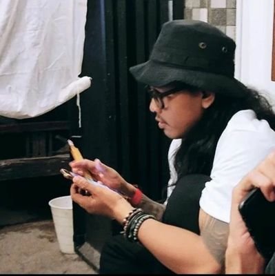 asong_saja's profile picture. kaum kusam.
lakuning geni
.
|| semua orang adalah Guru ||
.
semoga semua makhluk berbahagia.