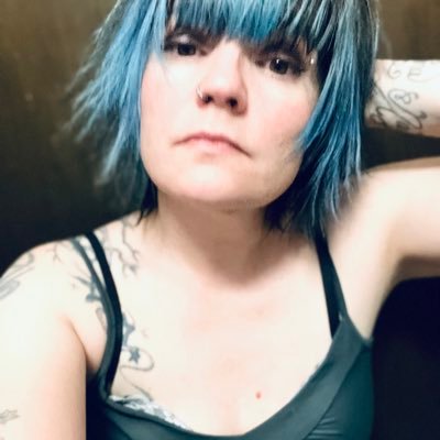 NikitaEdelweiss's profile picture. Humaine tatouée, confuse et asociale. Tyran insoupçonné. Cohabite avec un chat noir. Pas dans le même panier que les autres 💫#TeamSuisse 🇨🇭