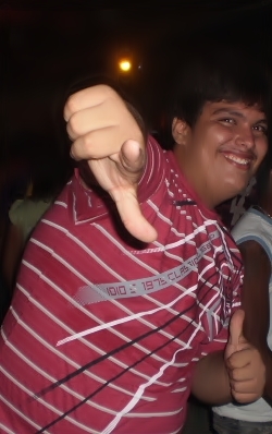 Sou o tipo do cara que sabe entrar e sair em todos os lugares, agrada muito por onde passa, sempre em busca de novas amizades e aventuras...