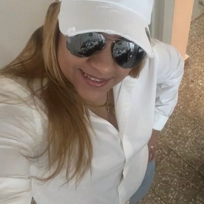 Humilde, sencilla, grandiosa, empatica, familiar, religiosa