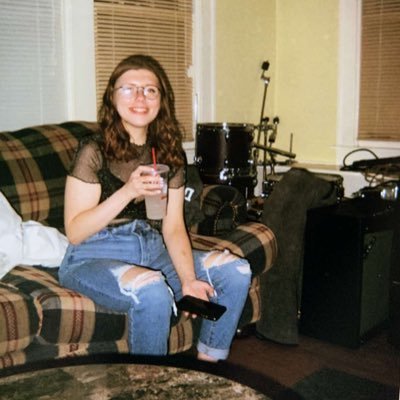 oliviamnewton's profile picture. she/her