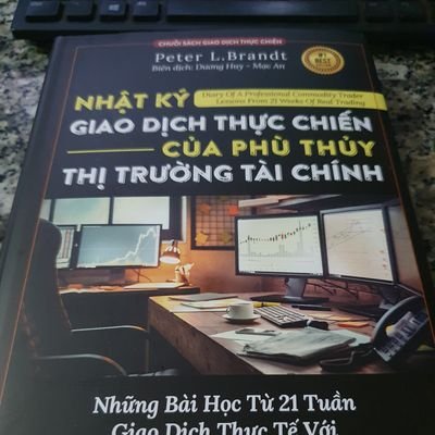 Thích yêu em,thích rất nhiều tiền.... yêu 2 em sinh viên...