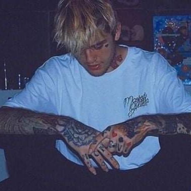 LIL PEEP I know that it hurts sometimes, but it's beautiful Working every day, now you're bleeding through your cuticles Passing through a portal as you're