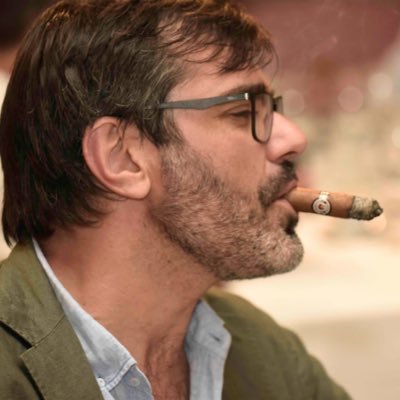 85% habanos, 20% Atleti, 15% cosas sin aparente importancia. 120% diversión. Consejero del https://t.co/858twj9VtL y presidente de la @PaPechuga.