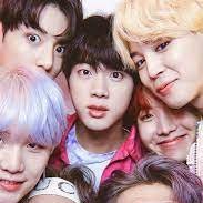 hola chicos soy  nueva por acay voy a decir algunas cosas de mi 
soy de argentina 
amo a las bts 
amo a suga y a jimin 
amo el color negro 🖤