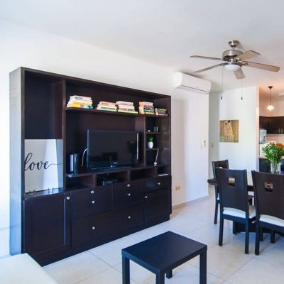 Enjoy a vacation of a lifetime in this Cozy condominium in Playa del Carmen, Mexico. It is perfectly located only 2 block away from famous 5th ave...