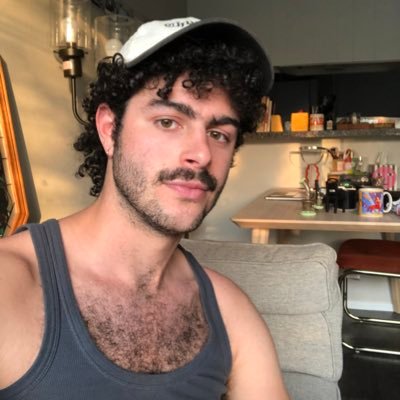 yes it’s really me 🐝 | writeur | queer anticapitalist | tweets are my own