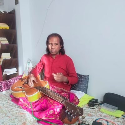 Dr.Ranjan Kumar is a Gandabandh senior disciple of Grammy Awardee PadmaBhushan Pandit Vishwa Mohan Bhatt. He is a performing artist of Mohanveena.