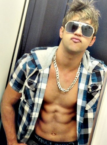 TWITTER OFICIAL 
http://t.co/zLIAs7MtnE
http://t.co/m4oxPwgsFu
http://t.co/dGsq9mK5c6