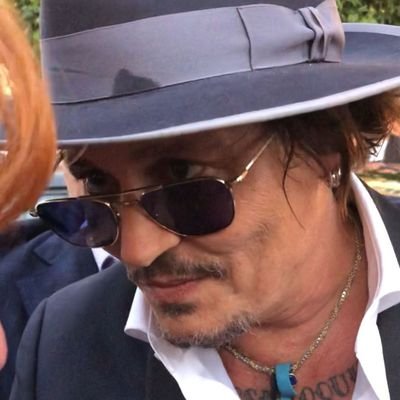 iForDepp's profile picture. ㅤ ㅤ ''Amo-te, enfim, com grande liberdade.'' 𝓥. 𝓜                                                      — Barbosa, Eugênio para sua digníssima esposa, Violeta.
