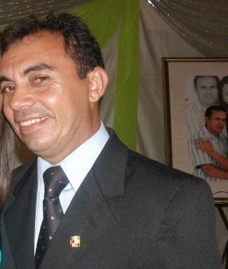 Sou Apostolo da visão celular ,sou um Homem que sonha os sonhos de Deus,sou casado tenho dois filhos,sou lider da igreja Btista do Avivamento do Braga.