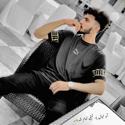 iamanaxanxari's profile picture. Har udaaasi ka matlib ishq ni hota 🍁🍂🌾