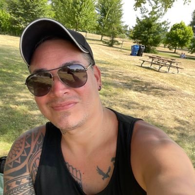 Haudenosaunee Mohawk 🧡 🏳️🌈 from Six Nations of the Grand River First Nation. Studied Community Work. Currently studying at Toronto Metropolitan University.