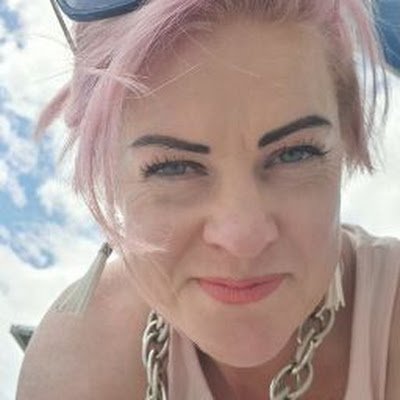 Writing a full song in minutes👩🎤
Having the cutest kids in the world 🥰
My pink hair 😆
Being a constant ray of sunshine 🌞