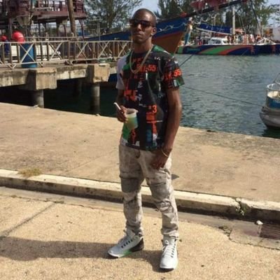 HUMBLE.😌
FOCUSED🧐
BUT A BIT OF FUN IN BETWEEN😃😄
♍ SeptemberBorn. #VirgoSeason
👦🏾Dad Of One
🗝Owner Of @LAROMEignite