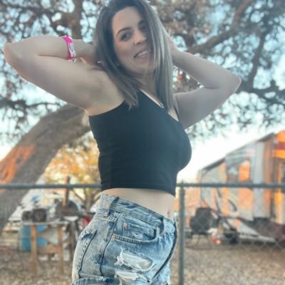 Medical Assistant 🩺 X-ray tech 💀 Hot mess 🥵