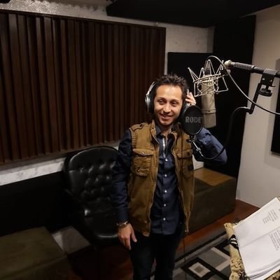 احاول التخلص من قيود عاطفتي منذ أن قُتل قلبي في إحدى معاركه المؤلمه جداً