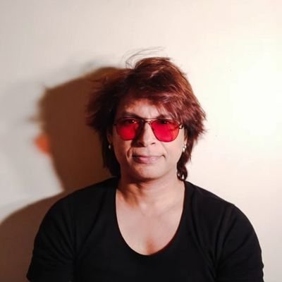 When asked to start a family, I quit my job and started a band. I am Tirthankar Poddar, the guy your mom warned you about.

✉️: 2Blue@2BlueHimself.com