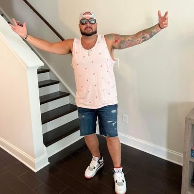 ignore_me18's profile picture. Nobody exists on purpose, nobody belongs anywhere, everybody's going to die. Now come watch TV