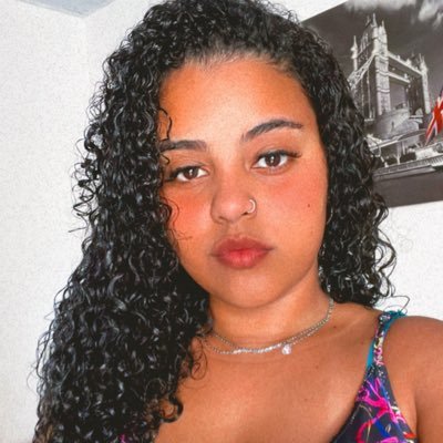 fanyfeernandes's profile picture. 🍃 Sou fã das voltas que o mundo dá🍃