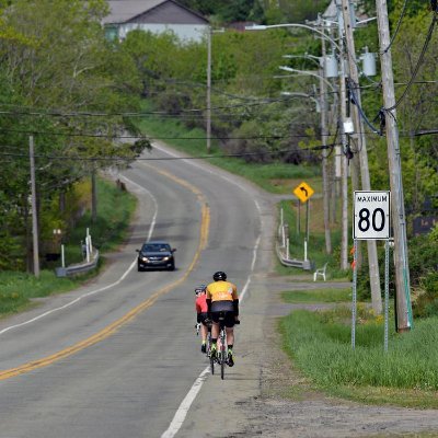 Je suis l'un des rares cyclistes que vous voyez circuler dans les petites municipalités rurales du Québec. Souvent frôlé par des pick-ups qui roulent à 90km/h.