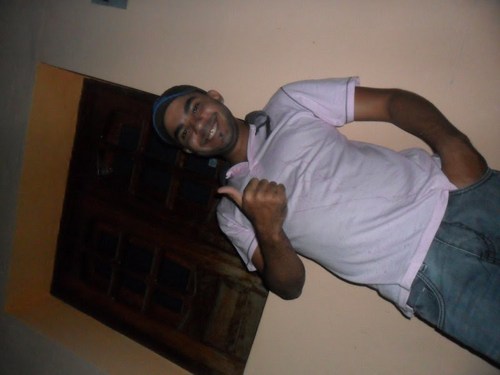 Tenho 20 anos,sou palmeirense doente,twitteiro,durmideiro e tbm trabalhadeiro!