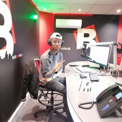 Journalist ❤️
BCR FM Presenter📻
Conversations that matter  🎙️

Ndabezitha ❤❤