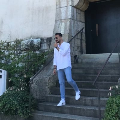 uzaktakiadamm's profile picture. 