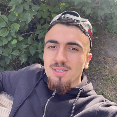 ayye21z's profile picture. SNL