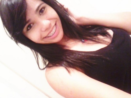 . . Ela curte um funk ela é de balada; ela gosta da nigth ela é de beber; dá um rolê junto com as amigas e só volta pra casa ao amanhecer *