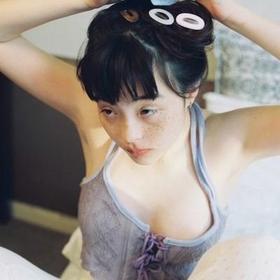 baydstit's profile picture. coffee + rain + pastry = therapy