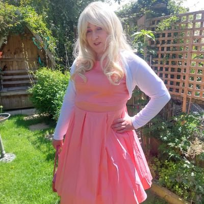 Crossdresser, sissy, ABDL and occasional cosplayer. Always happy to meet people, always willing to try new things.
No profile pic or tweets = block.
