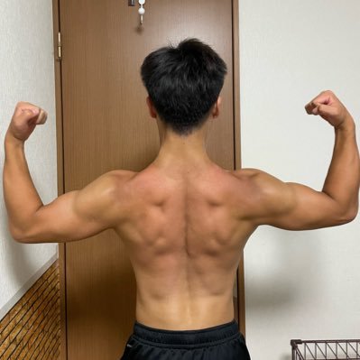 筋トレ1年目の高校2年生。165cm。     2022年2月19日筋トレ開始。 筋トレを通じて色んな人と繋がりたいです 皆様どうかよろしくお願いします🙇‍♂️