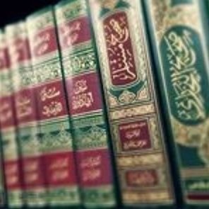 من بين يدي المشايخ ومن ثنايا الكتب أقيد، ومن ثَمَّ أُتحف القرَأَة بما يسر الله وفتَحَه