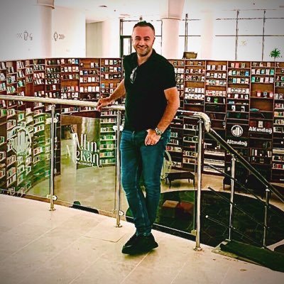 paryazl20's profile picture. 