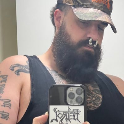 Bisexual smut dealer/tattoo artist.