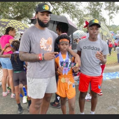 My oldest Jalen @jayyangelle is a NJCAA 2021 All American D1 LB🏈, My middle son Doo @angelle_brian is a Junior at CHS,& My 11yo Kobe got next then baby Jordan