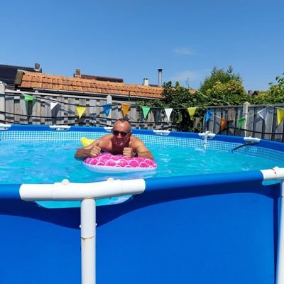 KneekeVanA's profile picture. Trotse papa , zelf nog een kind soms , gelukkig.Gestopt met roken per 1-10-2014.Bierdrinker, meestal met maten! Probeer hardloper te worden.