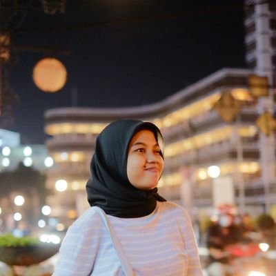 desihdy's profile picture. hidup seperti larry