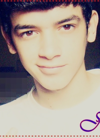 Eu sou eu ! sou louco, sou alegre. ando de Skate, toco Violão, Canto. to aprendendo a tocar Piano. não paro de mexer no meu cabelo. Mais isso não é tudo. Follow