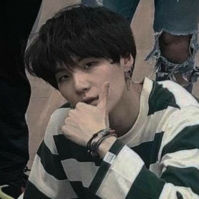 Madelyn (Maddie) ▪︎ Ot7 ▪︎ DM's always open ▪︎ Ringfinger is also always open for the tannies