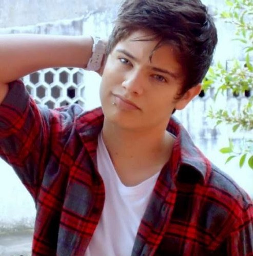 Esse o o mai novo twiter em homenagem ao @CHRIS_LEAO.
Data de cria ção 12/09/2011
Dona:Michele Cristina Candido
Meu tewitter:@Fanikita3