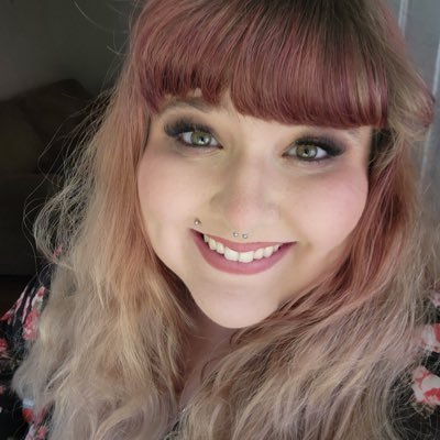 dog & bunny mom🐰🐶 goal obsessed😍 beauty enthusiast💋 part time streamer on Twitch