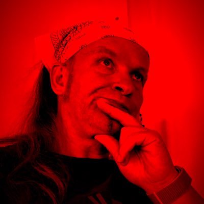 derGast's profile picture. .. Im Märchen von einem, der auszog das Fürchten zu lernen | lebt im Umland |  he/him | positive hardcore | ahnungslose kicktweets | nun: @scherp@norden.social