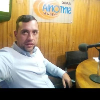 Politólogo, progresista y locutor . Mirandino. Profesor universitario . Representante de la fundación voces jóvenes.