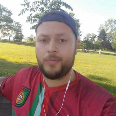 Abogado, hincha de Millonarios y seguidor del Manchester United.Literatura y Fútbol, no importa el orden.