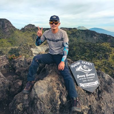 AlifZet's profile picture. Aku tak sebaik yang kamu ucapkan, tetapi aku juga tak seburuk apa yang terlintas di hatimu ~Ali bin Abi Thalib